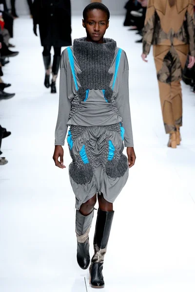 Look 15